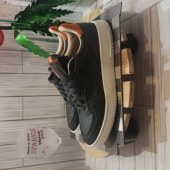 Adiddas‎ - Picture 3 of 7